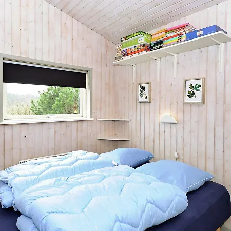 Three-bedroom Holiday In 15 *