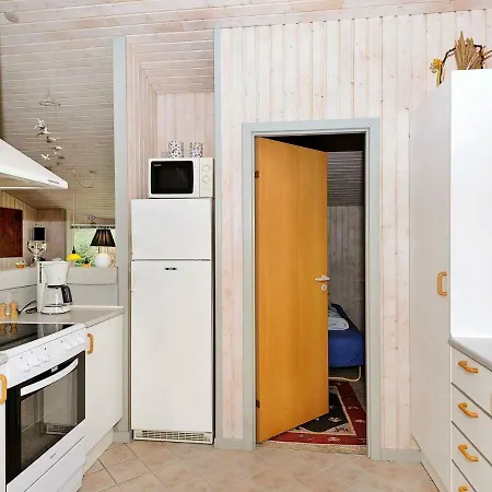 Three-bedroom Holiday In 15 Oksbøl